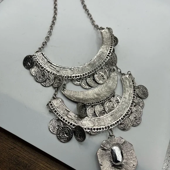 Unique chunky metal gypsy coin necklace - Picture 8 of 8